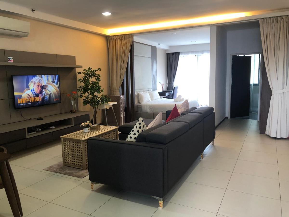Seaview Water Purify Cozy Comfortable For Short & Long Stay In The Landmark By Katana George Town Eksteriør billede
