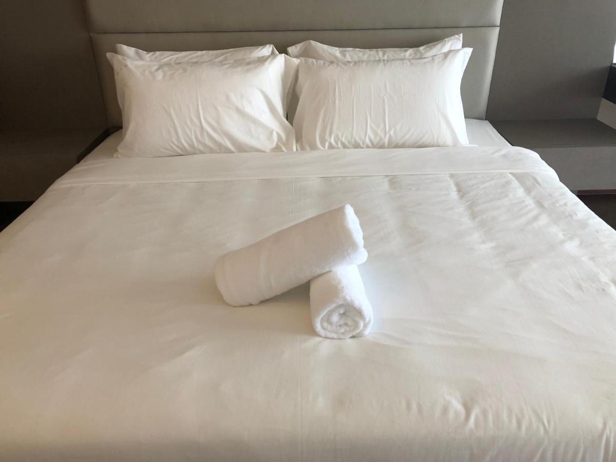 Seaview Water Purify Cozy Comfortable For Short & Long Stay In The Landmark By Katana George Town Eksteriør billede